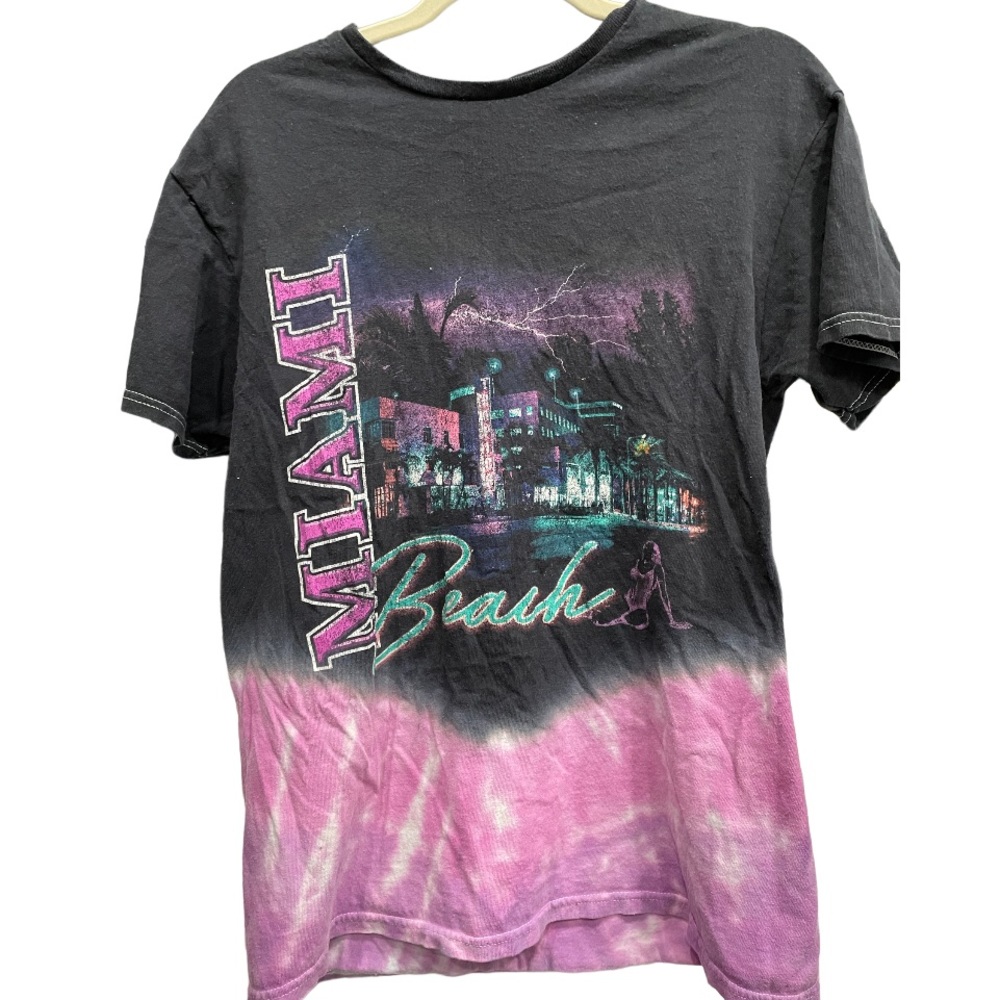 PacSun Black/Purple Graphic T-Shirt Women’s Small